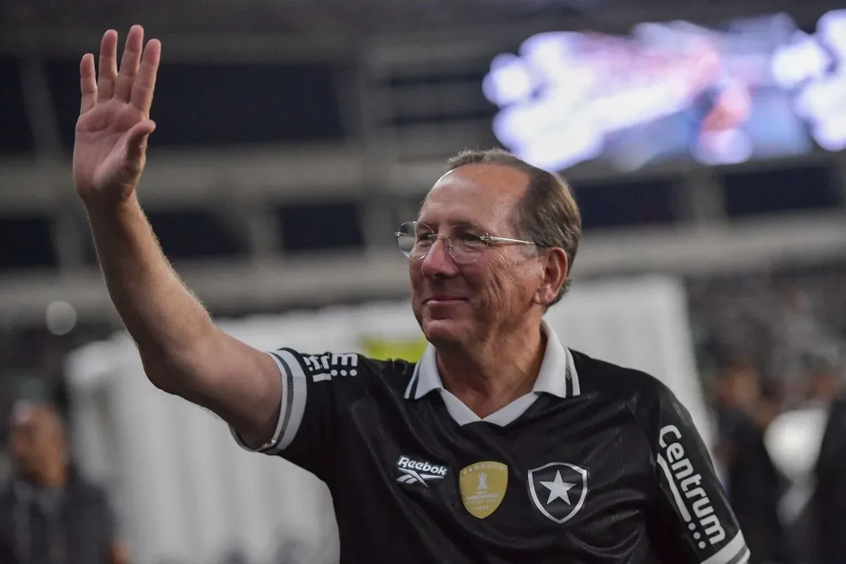 Textor detona gestão do Botafogo após demissão de Franclim: “Uma criança comandando”