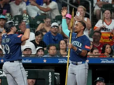 Mariners hang on for a 3-2 win over the Astros as Raleigh, Arozarena go deep