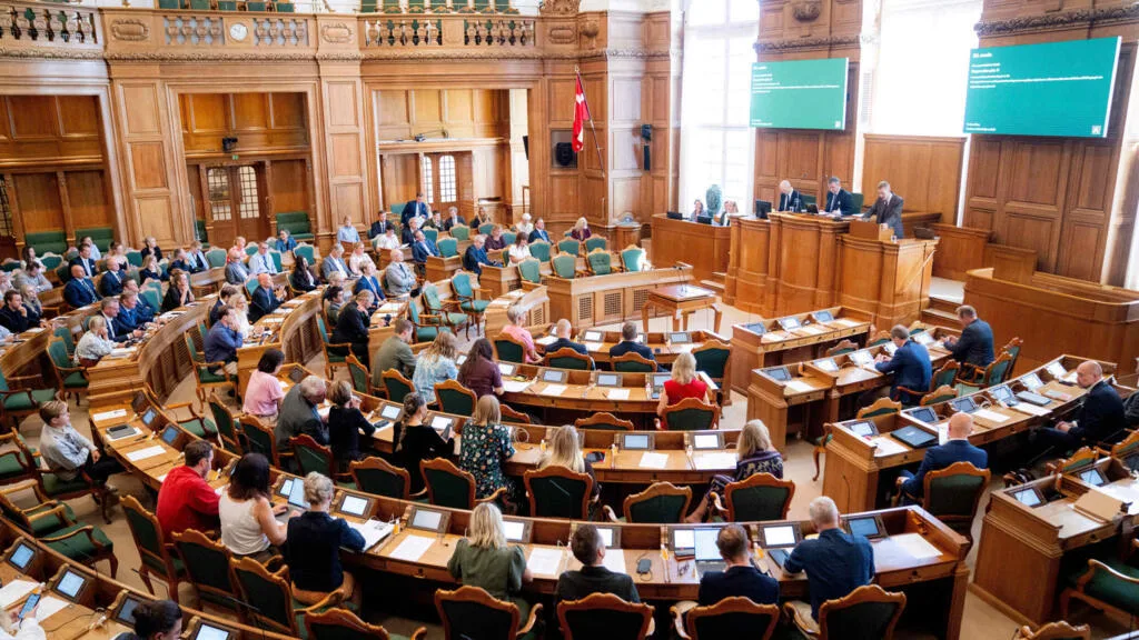 Groenland: le Parlement danois vote l’indemnisation des femmes victimes de pose de stérilets forcée