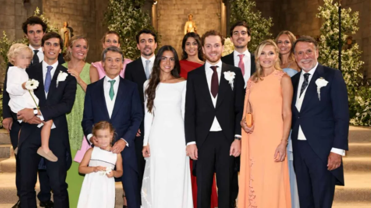 Illa y Feijóo coinciden en la gran boda de Guillermo Creuheras, hijo del presidente de Planeta, y Natalia Pujol en el Empordà