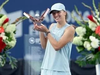 WTA 1000 de Toronto. Pour sa première finale de l’année, Iga Swiatek l’emporte face à Elena Rybakina