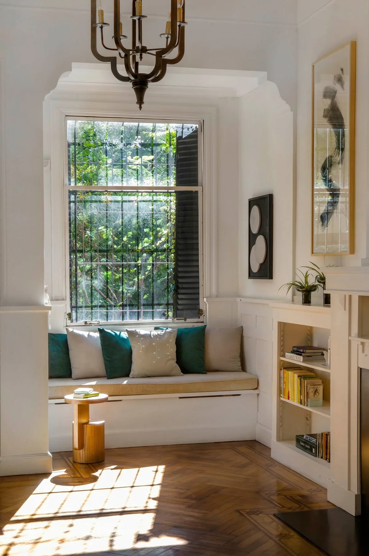 Mucho más que una abertura: nichos y bancos que convierten la ventana en el mejor lugar de la casa