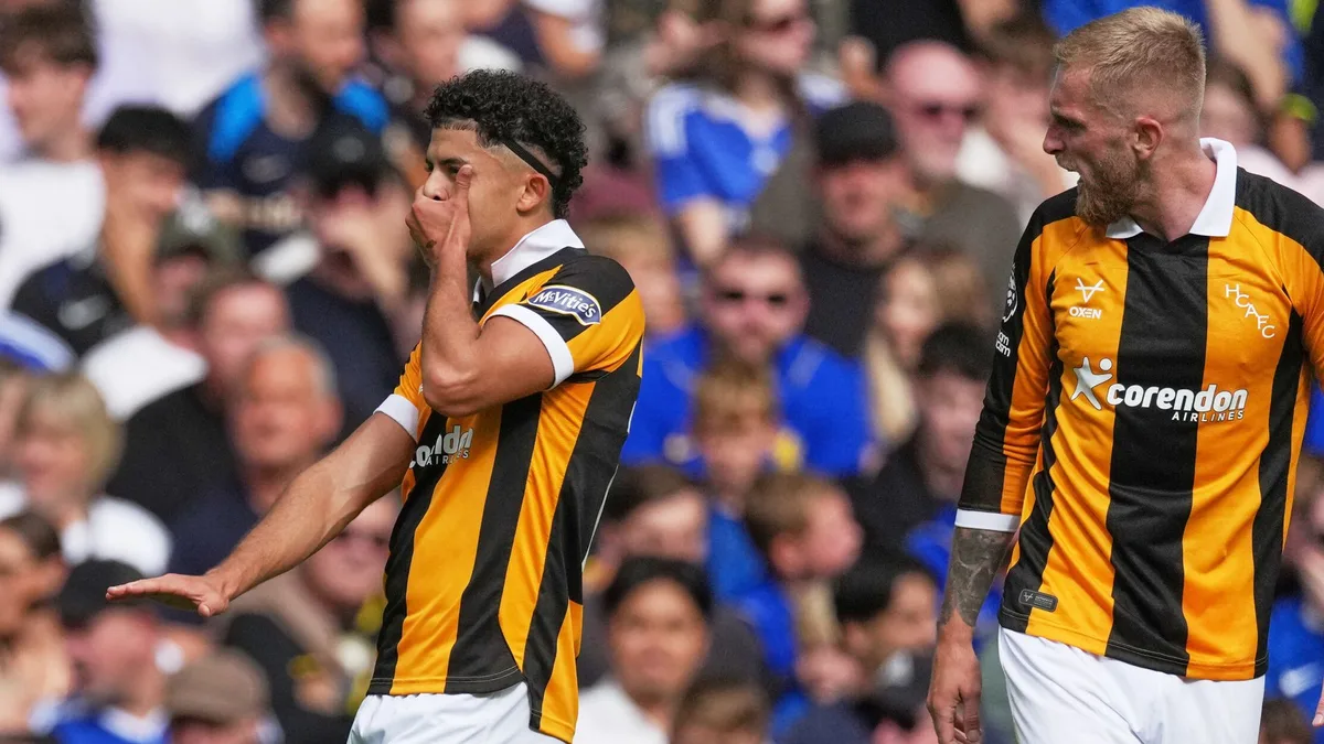 Robinson returns for Fulham as Belloumi handed Hull start LIVE!