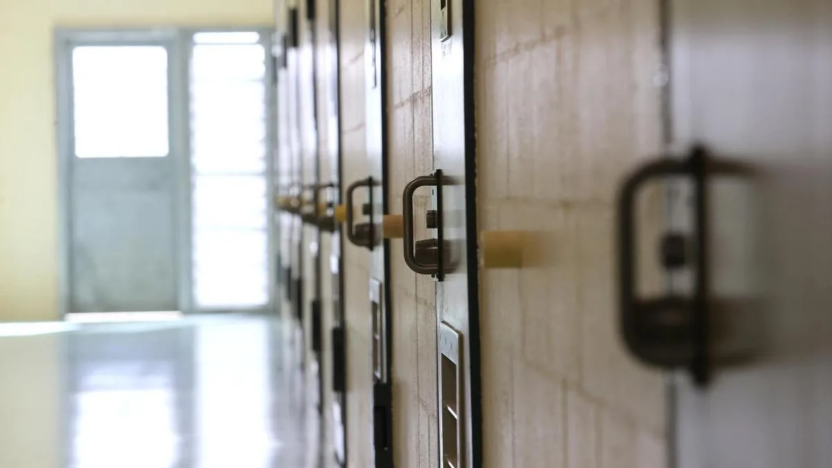 Private prison plan slammed as inmate numbers balloon