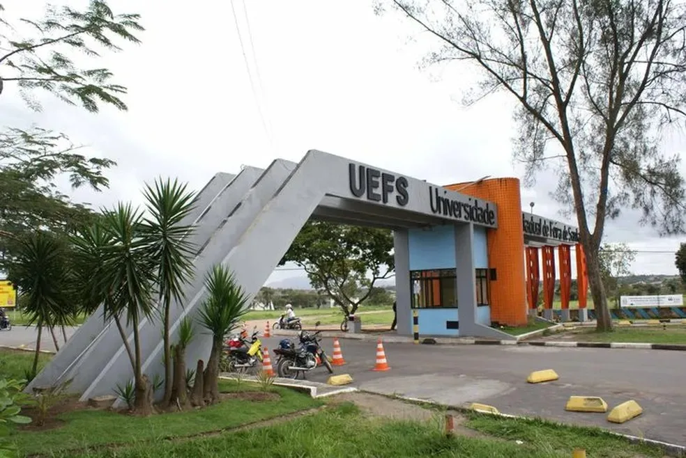 Programa oferece bolsas de até R$ 800 para estudantes de universidades na Bahia; saiba mais