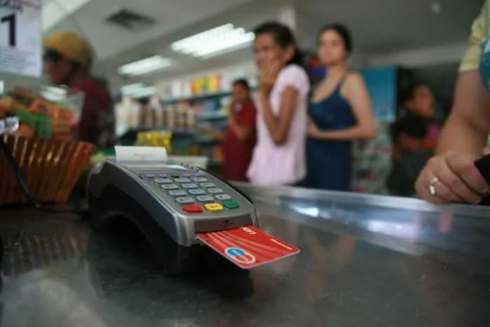 Tarifas bancarias al alza: comercios y clientes pagarán más por transacciones