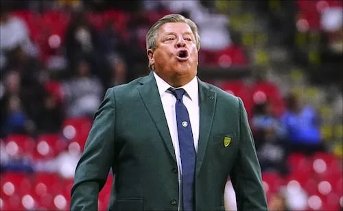 Miguel Herrera estalla contra reportero en plena conferencia; se niega a responderle por no ser entrenador