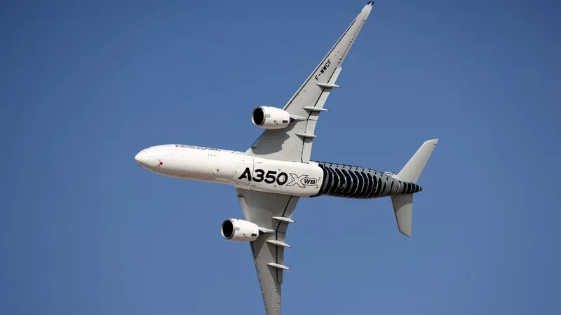 Après la visite d'Emmanuel Macron, Vietnam Airlines commande cinq Airbus A350