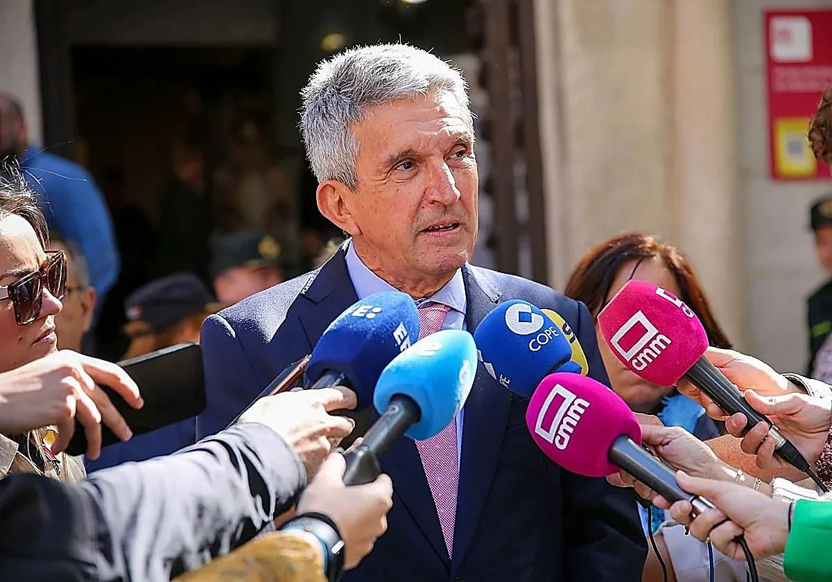 Sabrido acusa a Feijóo y Velázquez de «mentir» y utilizar a las familias de la Guardia Civil como objeto electoral