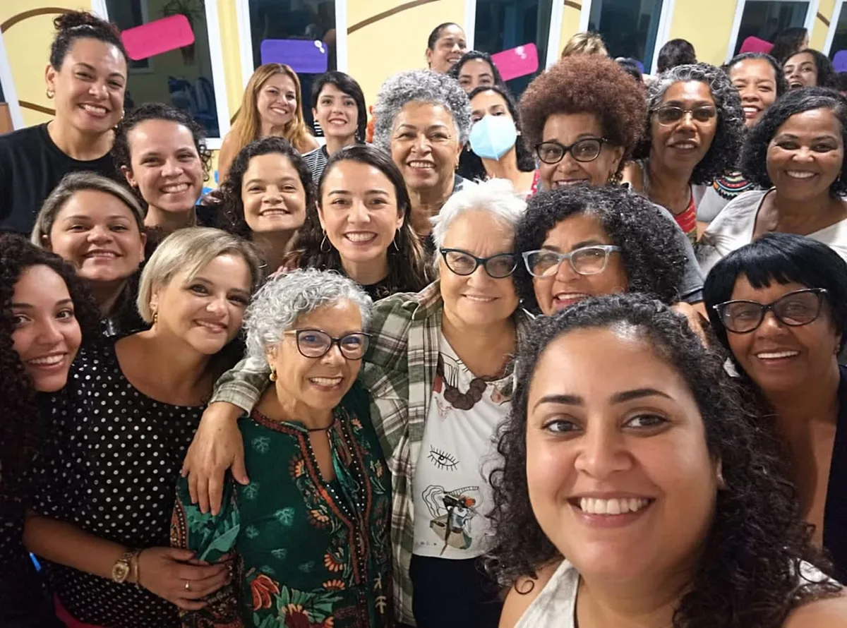 O tamanho de Amelinha medido em flores: semente que vira raiz e ancestralidade