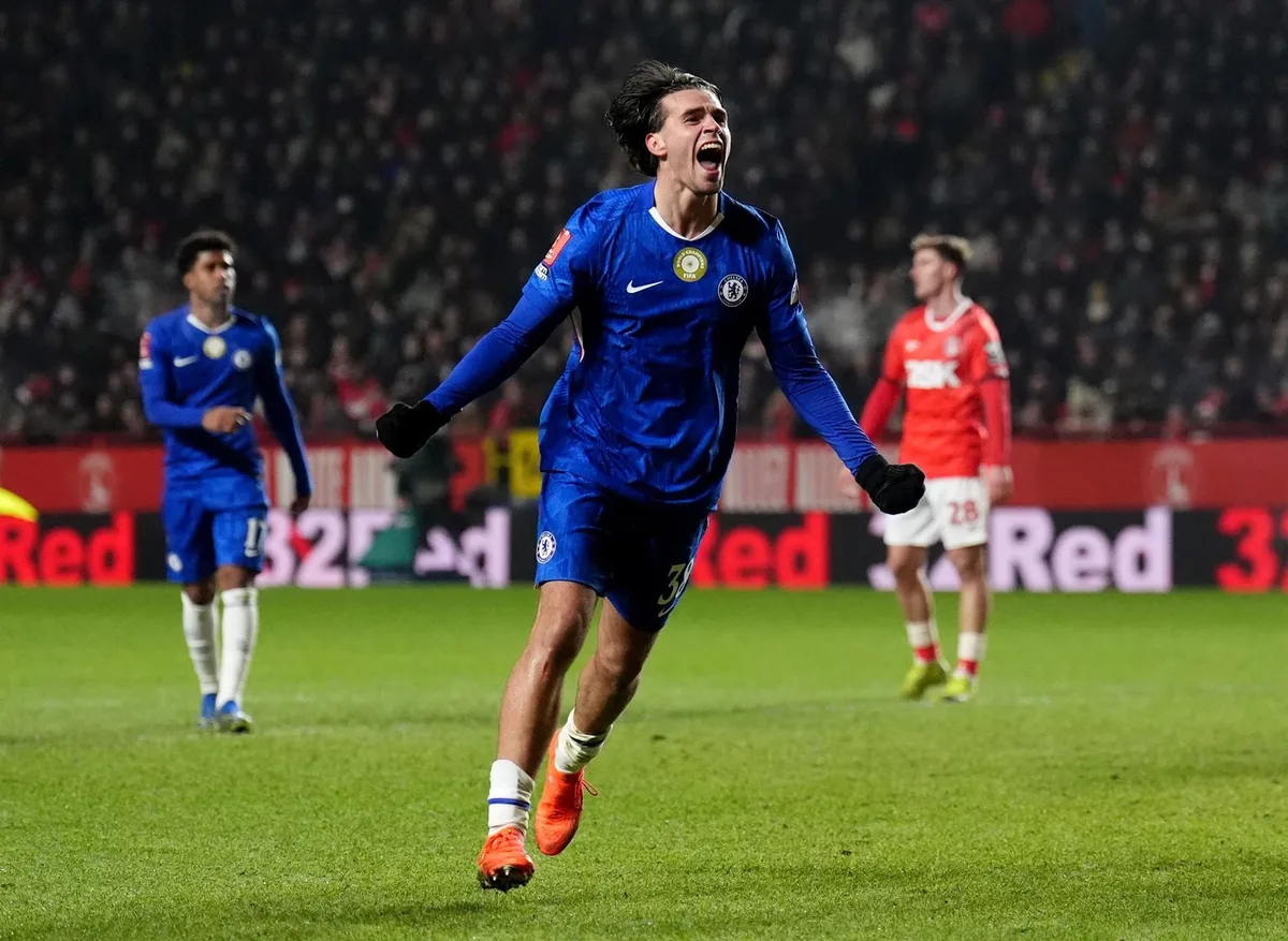 El delantero español Marc Guiu deja el Chelsea y firma por el RB Leipzig alemán