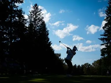 Yamashita opens 5-stroke lead in CPKC Women’s Open as players fight off mosquitos