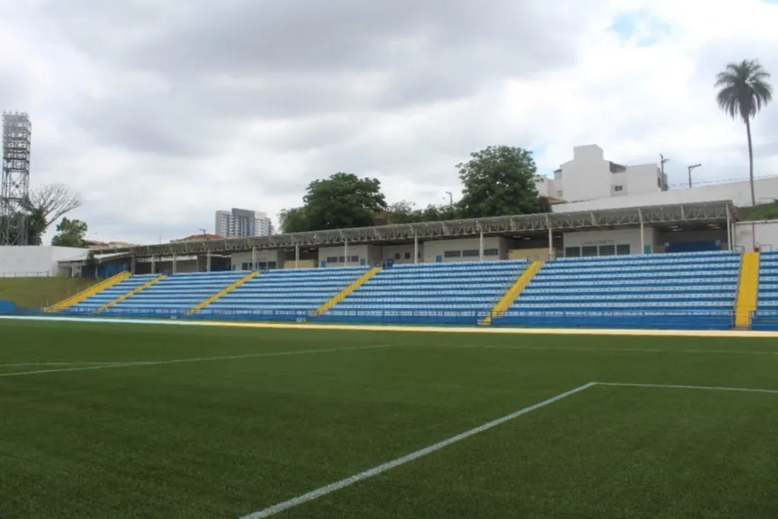 Clube histórico perde 10 pontos por jogador irregular e é eliminado