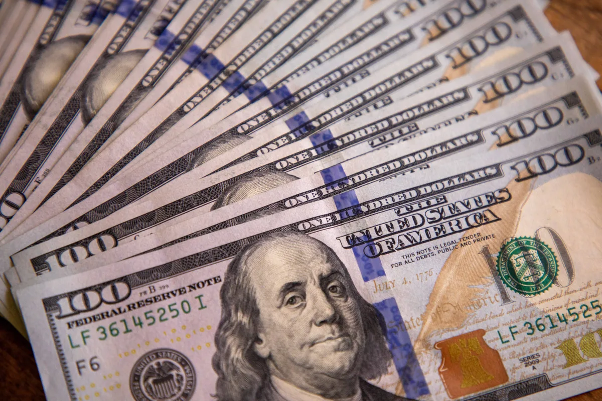 D�lar abre em queda ap�s divulga��o de infla��o dos EUA