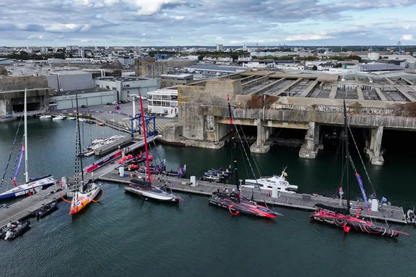 À un mois et demi du départ de la Route du Rhum, la flotte IMOCA se retrouve sur le Défi Azimut