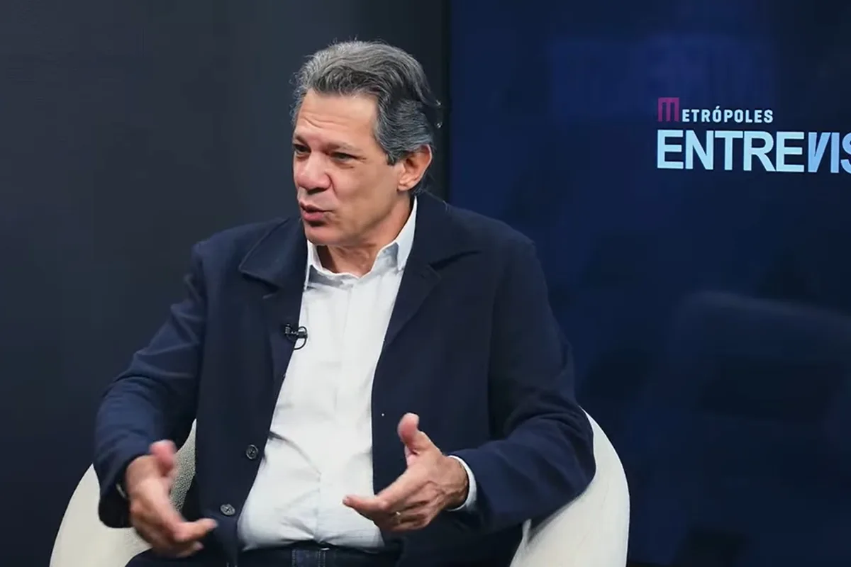 "Não deu certo em lugar nenhum", diz Haddad sobre escolas cívico-militares