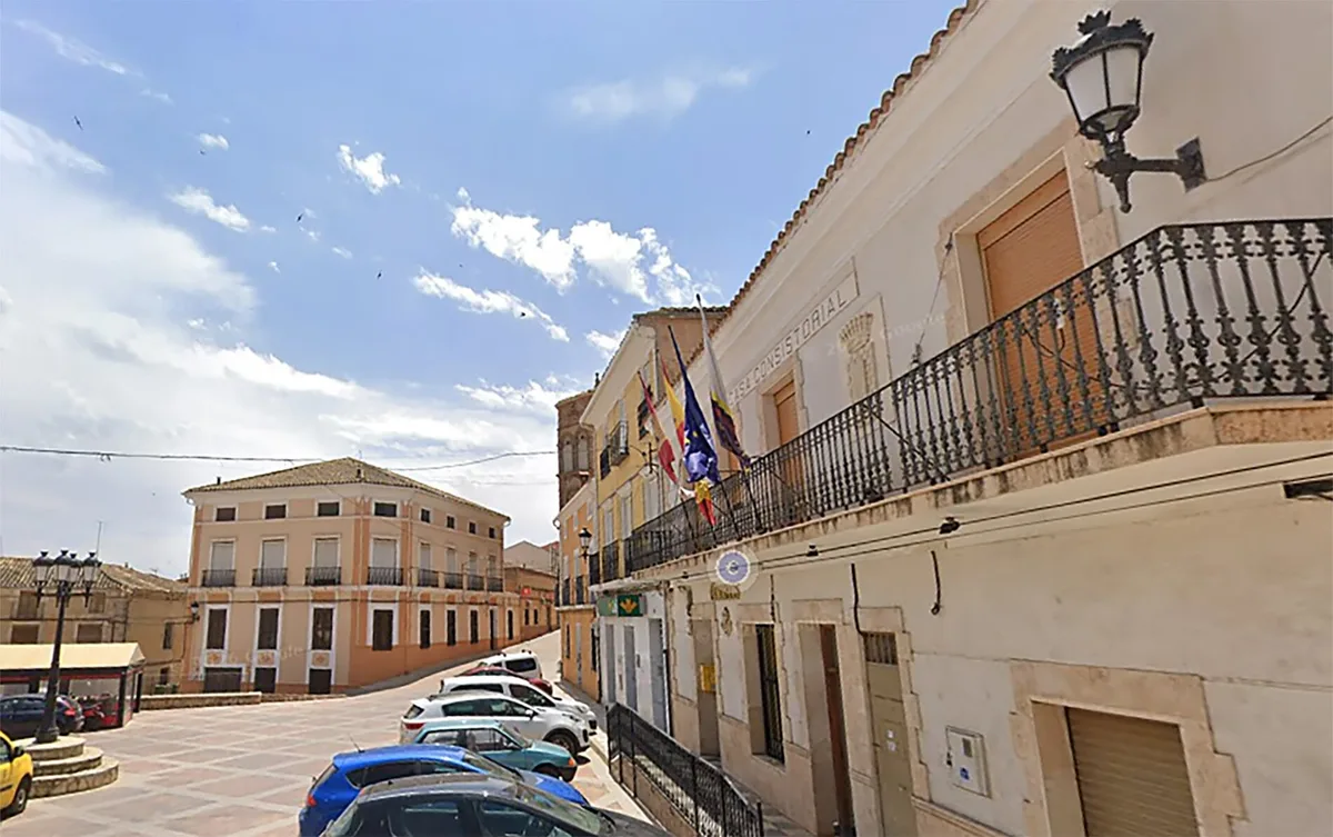 El hombre que asesinó a su mujer en un pueblo de Cuenca sacó a sus hijas de la casa antes de matarla