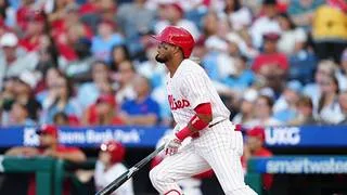 MLB: Phillies le dan descanso a Luis Arráez este domingo