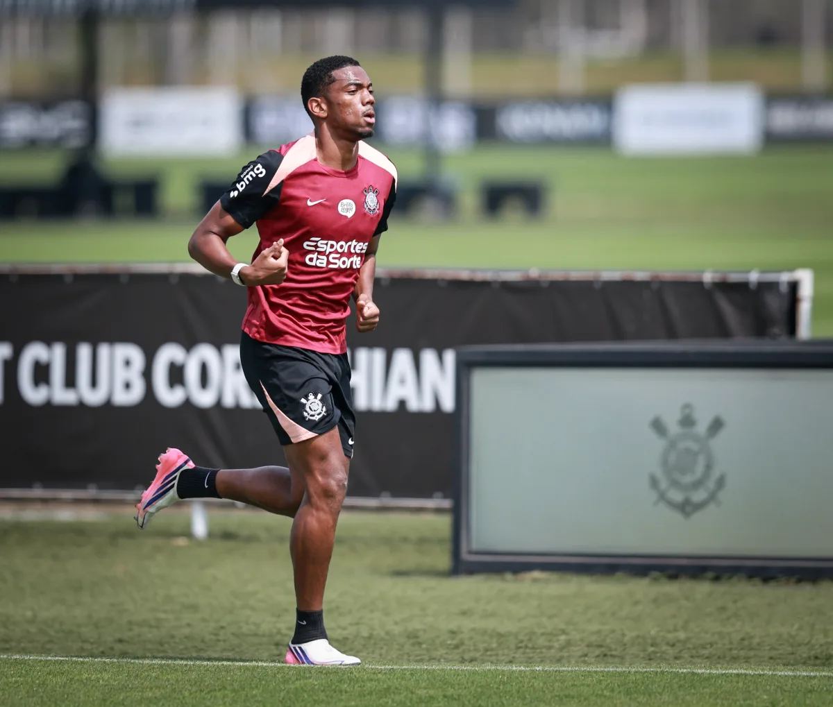 Com André em campo, Corinthians abre preparação para clássico