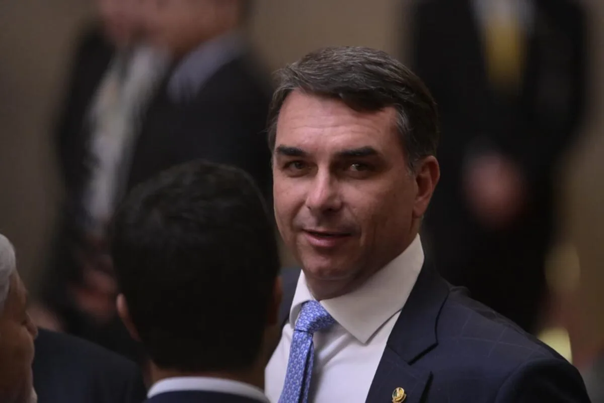 PF abre inquérito sobre fraude na filiação de Flávio Bolsonaro