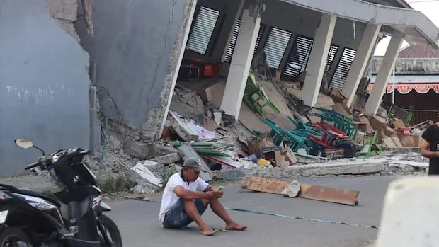 Thousands evacuated as Indonesia quake death toll rises to 53