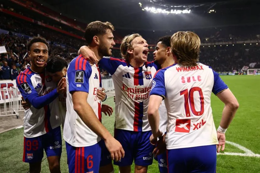 L'OL vient à bout de Nice et prend la tête de la Ligue 1