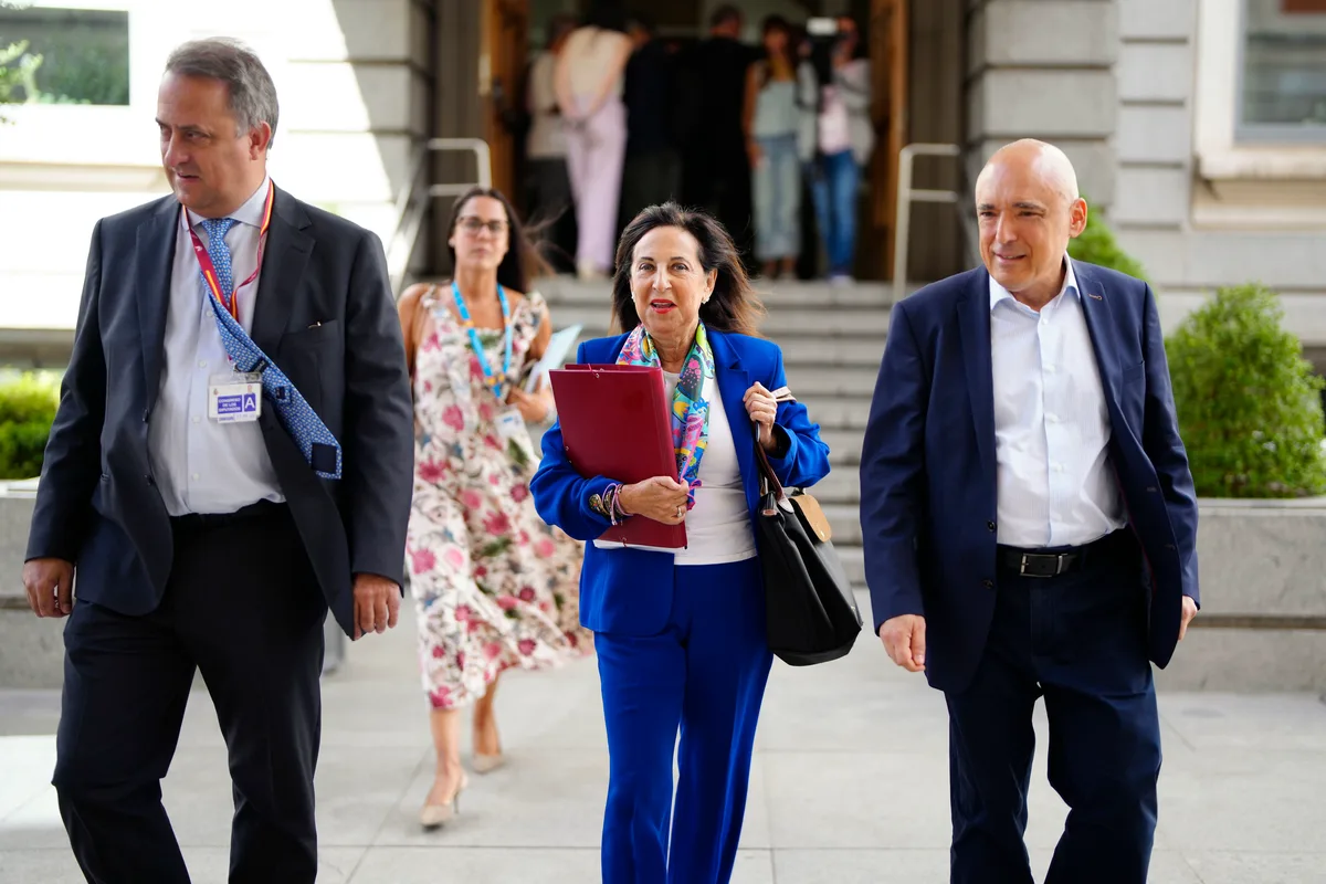 Robles pide "disculpas" a los ceutíes "abandonados" y apunta a la responsabilidad de Interior el 30-J: "El CNI compartió la información con las fuerzas de seguridad"