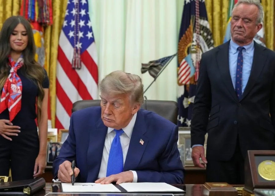 Trump's vaccine order comes with political risks
