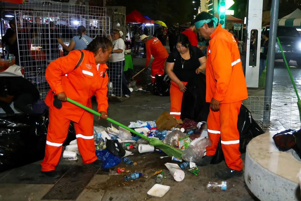 Torreón: La Ola recoge 15 toneladas de basura tras festejos en Plaza Mayor