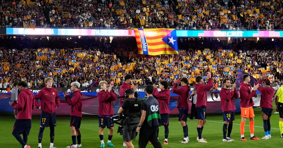 Barcelona, una caldera: esteladas, protestas y sin homenaje a los campeones del mundo
