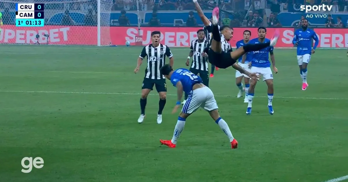 El fuerte empujón en Atlético Mineiro vs. Cruzeiro que mandó a un futbolista al hospital