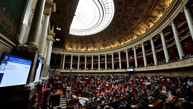 Déficit qui se creuse, crédits bloqués pour la défense, aides suspendues pour les agriculteurs... L'Inspection générale des Finances alerte sur les risques majeurs d’une France sans budget en 2027