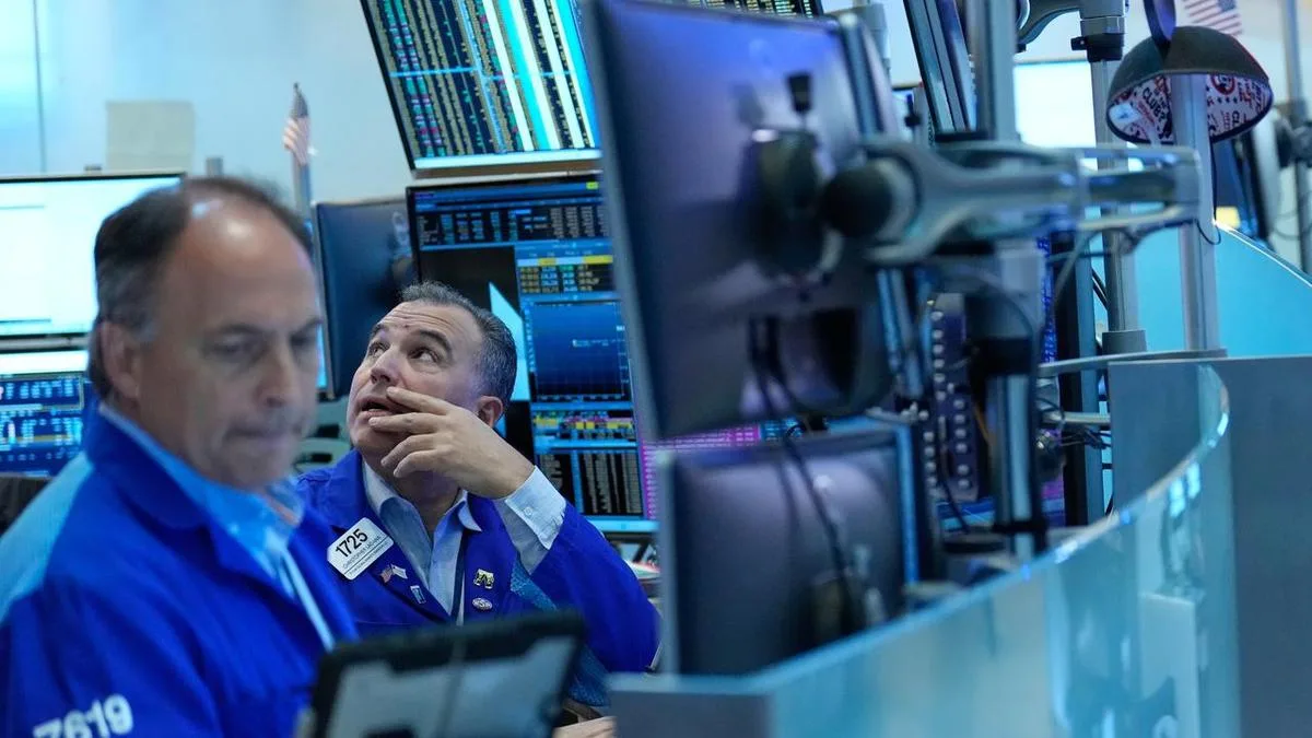 Wall Street ends mixed after tumultuous week