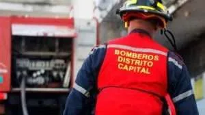 Bomberos de Caracas controlan incendio en el Mercado de Emprendedores de la avenida Baralt
