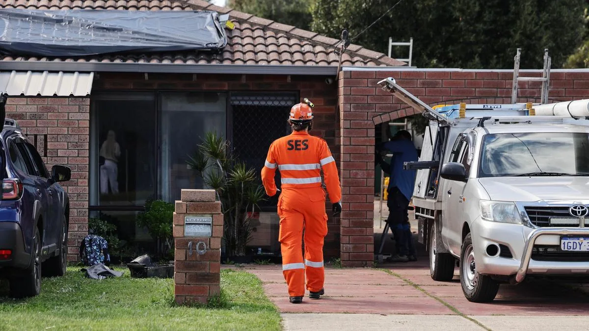 House fire rages in dense suburb south of Perth as fire crews battled to extinguish flames