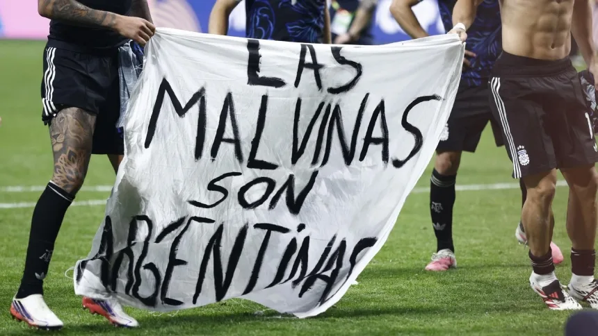 Multaron a Argentina por su reclamo sobre Las Malvinas en la final del Mundial: AFA filtró detalles en un comunicado
