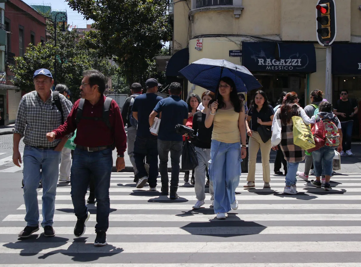 Calor extremo azota a 6 estados en México con hasta 45 °C; Monzón Mexicano y Onda Tropical 39 traerán lluvias