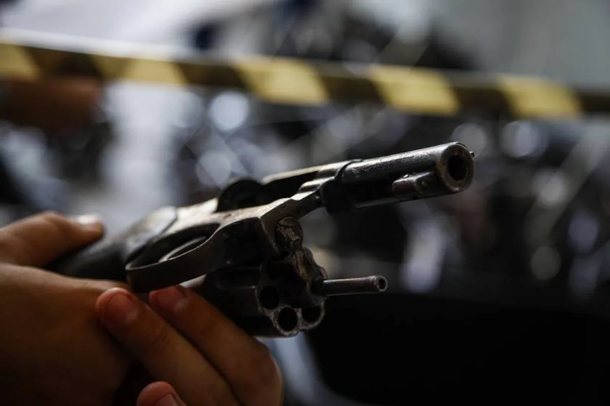 Júri absolve homem que matou amigo após disparo em brincadeira com revólver
