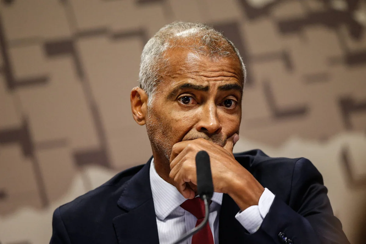 Romário deixa PL, fica sem partido e anuncia apoio a Eduardo Paes para Governo do RJ
