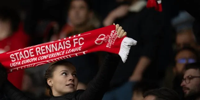 Les femmes tentent de se faire une place dans les stades de football, lieux « conçus et dirigés par des hommes »