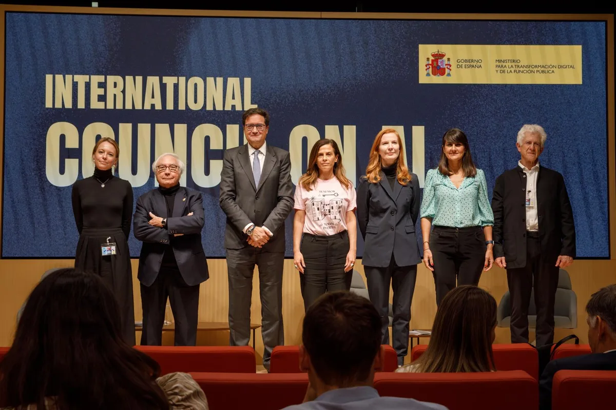 El consejo de sabios de la IA pide más impuestos a las tecnológicas y reforzar el control de los menores