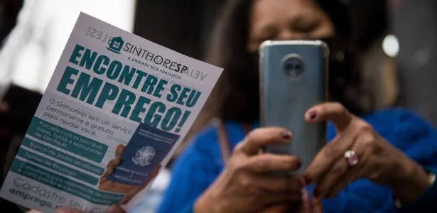 Desemprego resiste aos juros altos, mas avanço da renda perde força