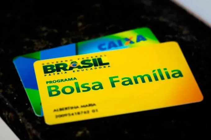 Governo manobrou no STF para blindar Bolsa Família, diz advogada de Flávio