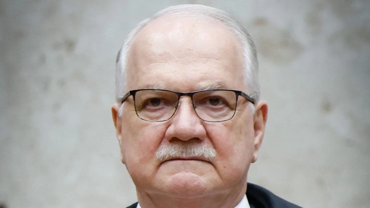 Fachin dá 24 horas para PF explicar situação de celular de Vorcaro
