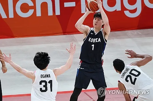 [아시안게임] 어머니 이어 AG 농구 금메달…이현중, NBA 꿈 계속된다
