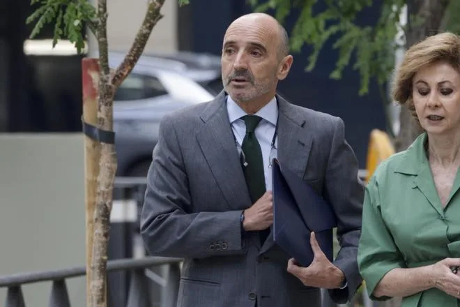 La UDEF detecta que el testaferro de Zapatero realizó "una operación de cobro de divisas transfronteriza" por un importe de 181.037 euros