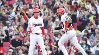El show de Harold Castro: así fue como el venezolano despachó dos jonrones en Corea