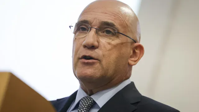 Governo devia "ousar mais" em reformas. Críticas? Para "estimular" PSD