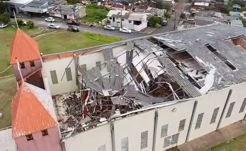Apucarana decreta estado de emergência após temporal que causou destruição e afetou mais de 4 mil pessoas