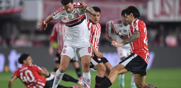 Flamengo não soube o que fazer com a bola contra o Estudiantes, diz Juca